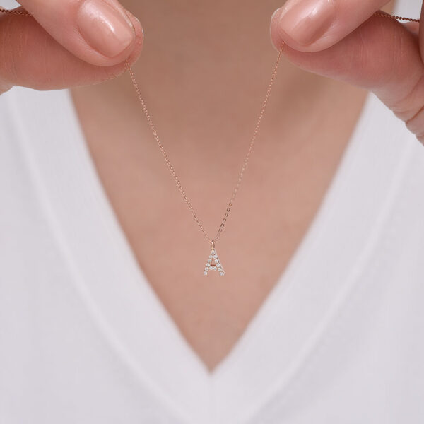 A harf pırlanta ve altın kolye