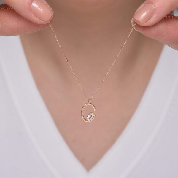 Oval pırlanta ve altın kolye