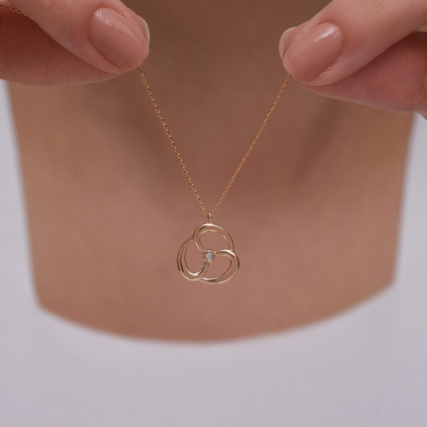 Yenilenme Pırlanta ve altın kolye