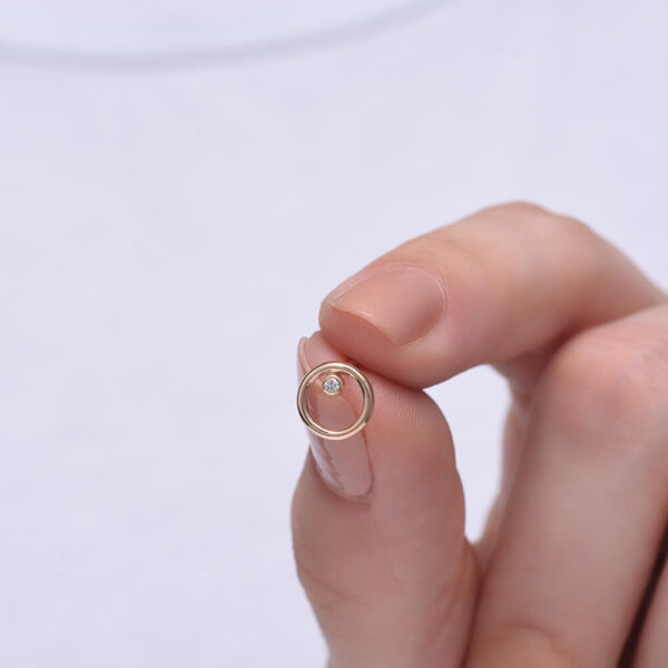 Yuvarlak Pırlanta ve altın küpe