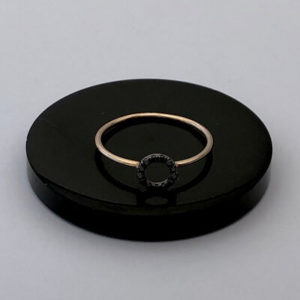 Yuvarlak Siyah Pırlanta Yüzük