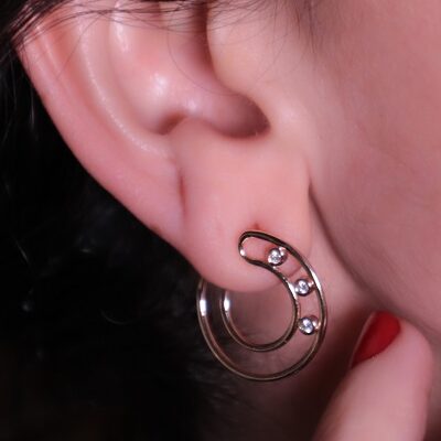 Pırlanta ve altın küpe