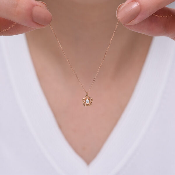 Papatya Pırlanta ve Altın Kolye