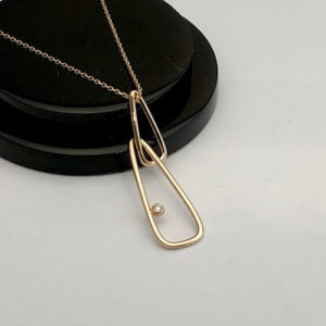 Üçgen Pırlanta Kolye