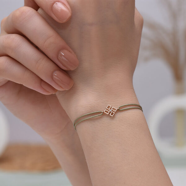 Kare Pırlanta ve Altın İp Bileklik