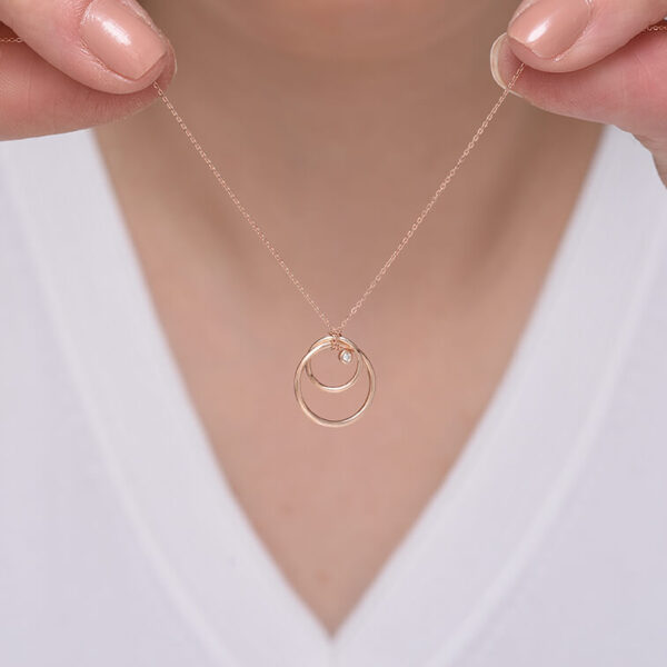 Yuvarlak pırlanta ve altın kolye