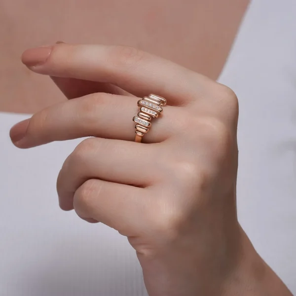 Çubuk pırlanta ve altın yüzük