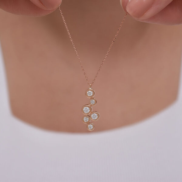 Salkım pırlanta ve altın kolye