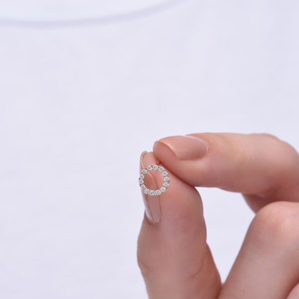 Yuvarlak Pırlanta ve altın küpe