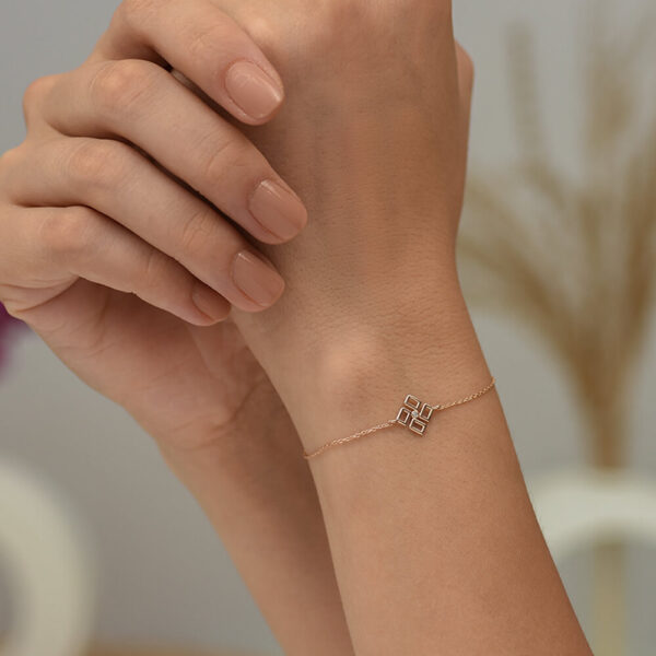 Kare pırlanta ve altın bileklik