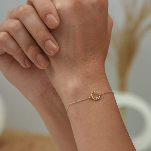 Yuvarlak pırlanta ve altın bileklik