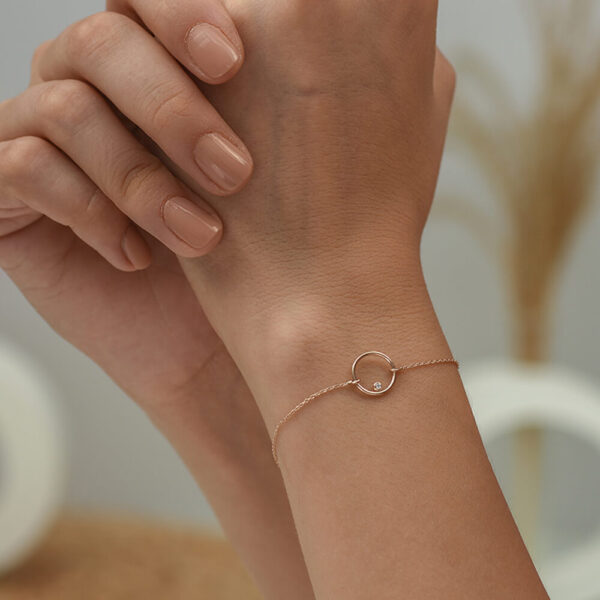 Yuvarlak pırlanta ve altın bileklik