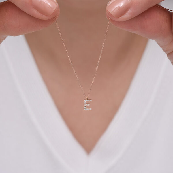 E harf pırlanta ve altın kolye